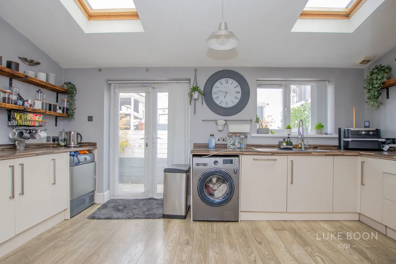 St. Barnabas Terrace, Stoke, PL1 5NN, photo 5