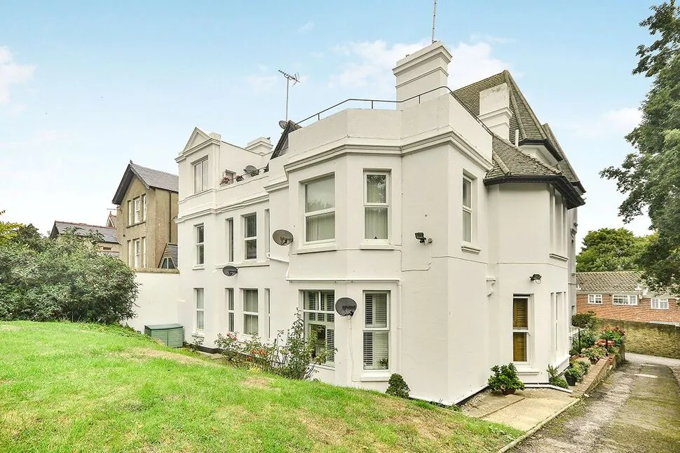 2 bed flat to rent — Walmer Castle Road, Walmer, Kent, CT14