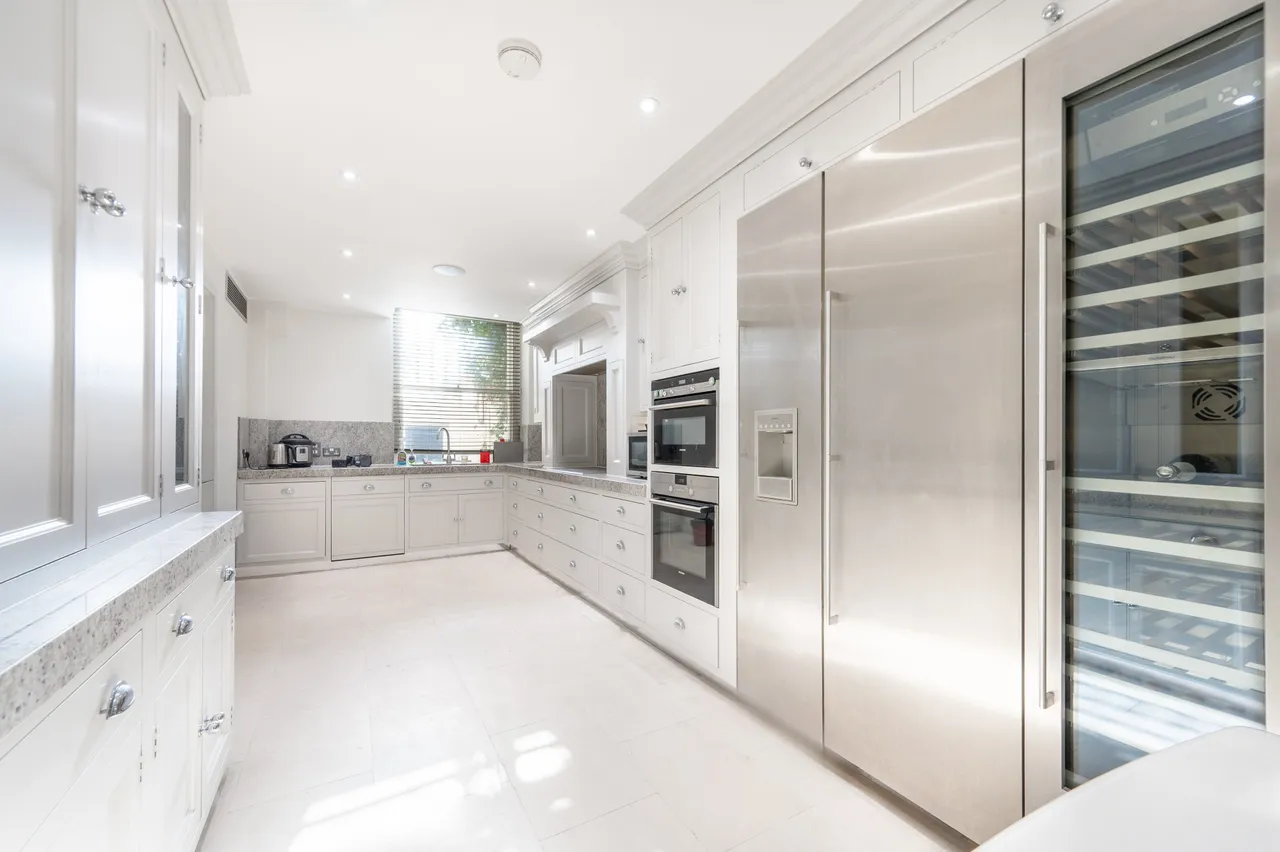 Flat B, Blenheim Court, London, photo 2