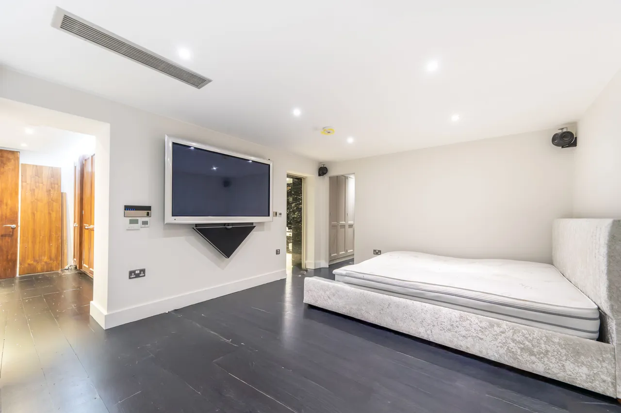 Flat B, Blenheim Court, London, photo 10