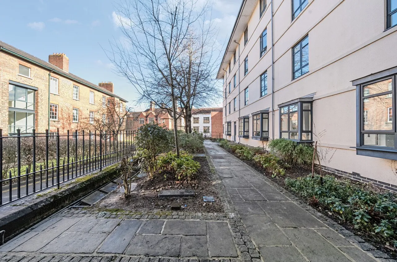 Peninsula Square, Winchester, SO23, photo 14