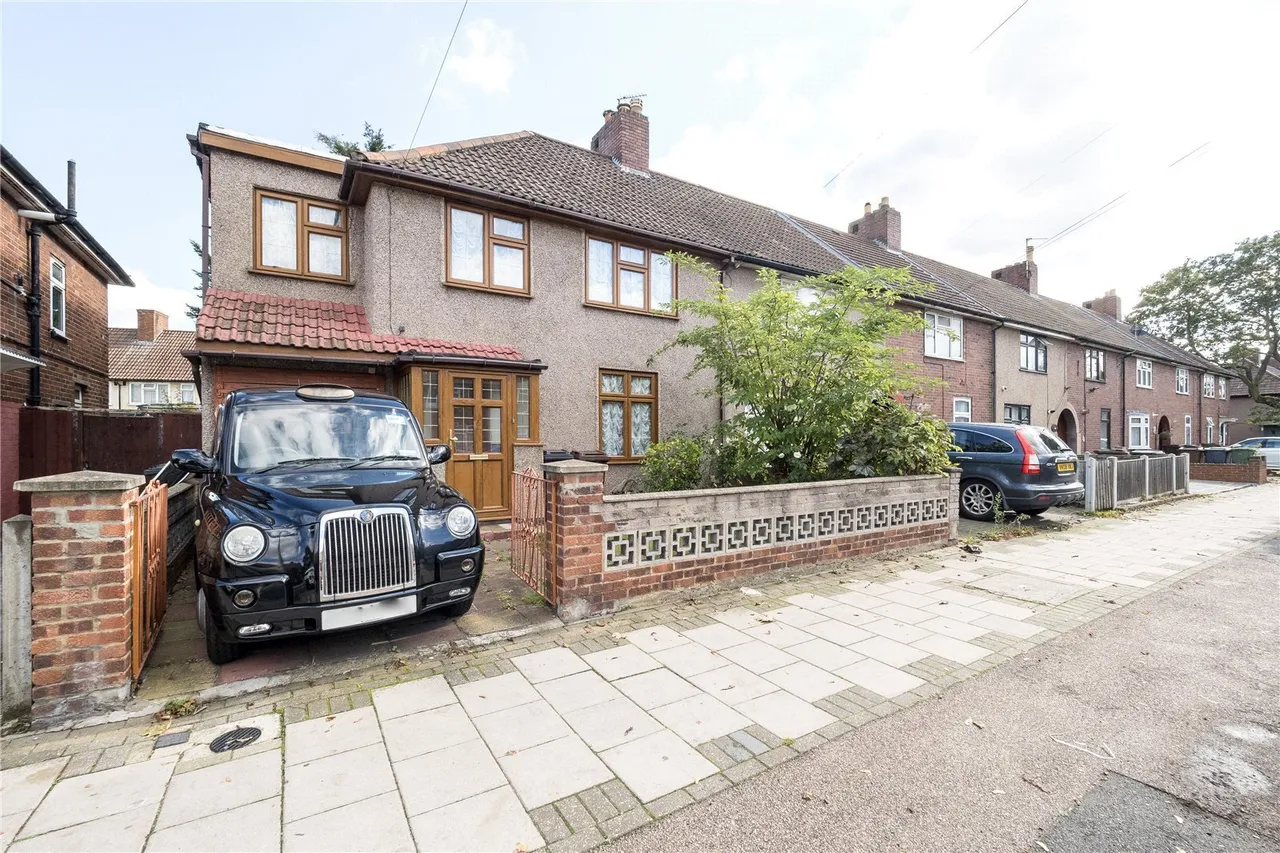 Lodge Avenue, Dagenham, RM8, photo 2