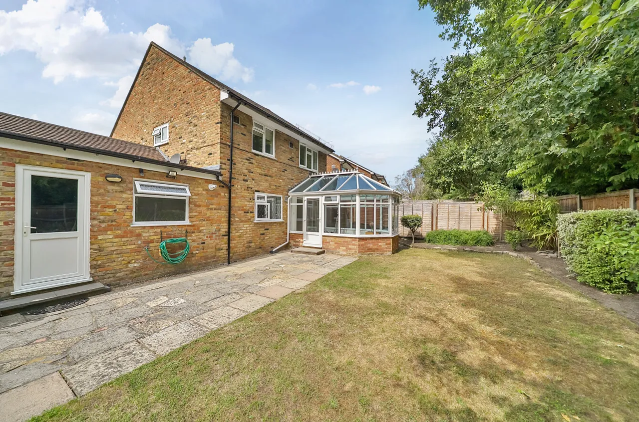 Marshwood Road, Lightwater, Surrey, GU18 5QZ, photo 12