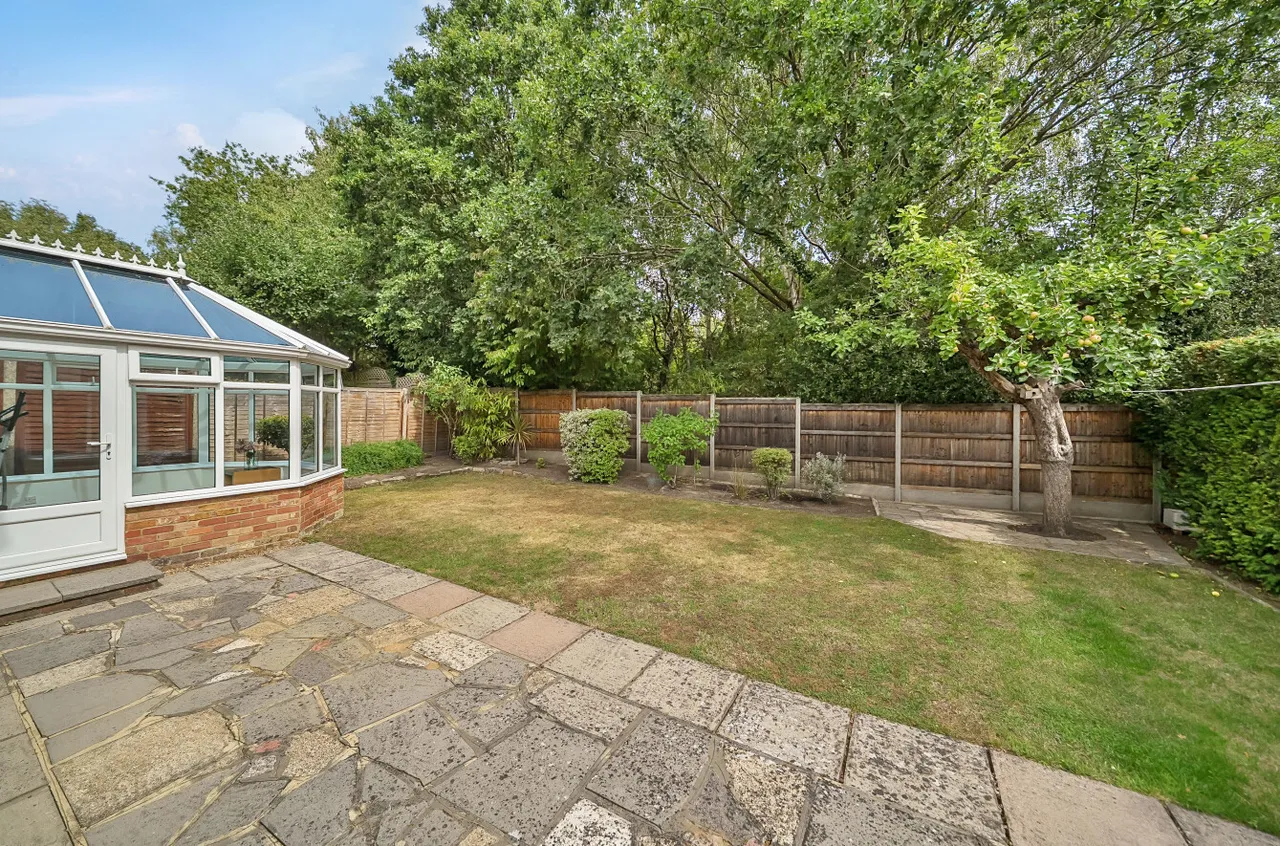 Marshwood Road, Lightwater, Surrey, GU18 5QZ, photo 10