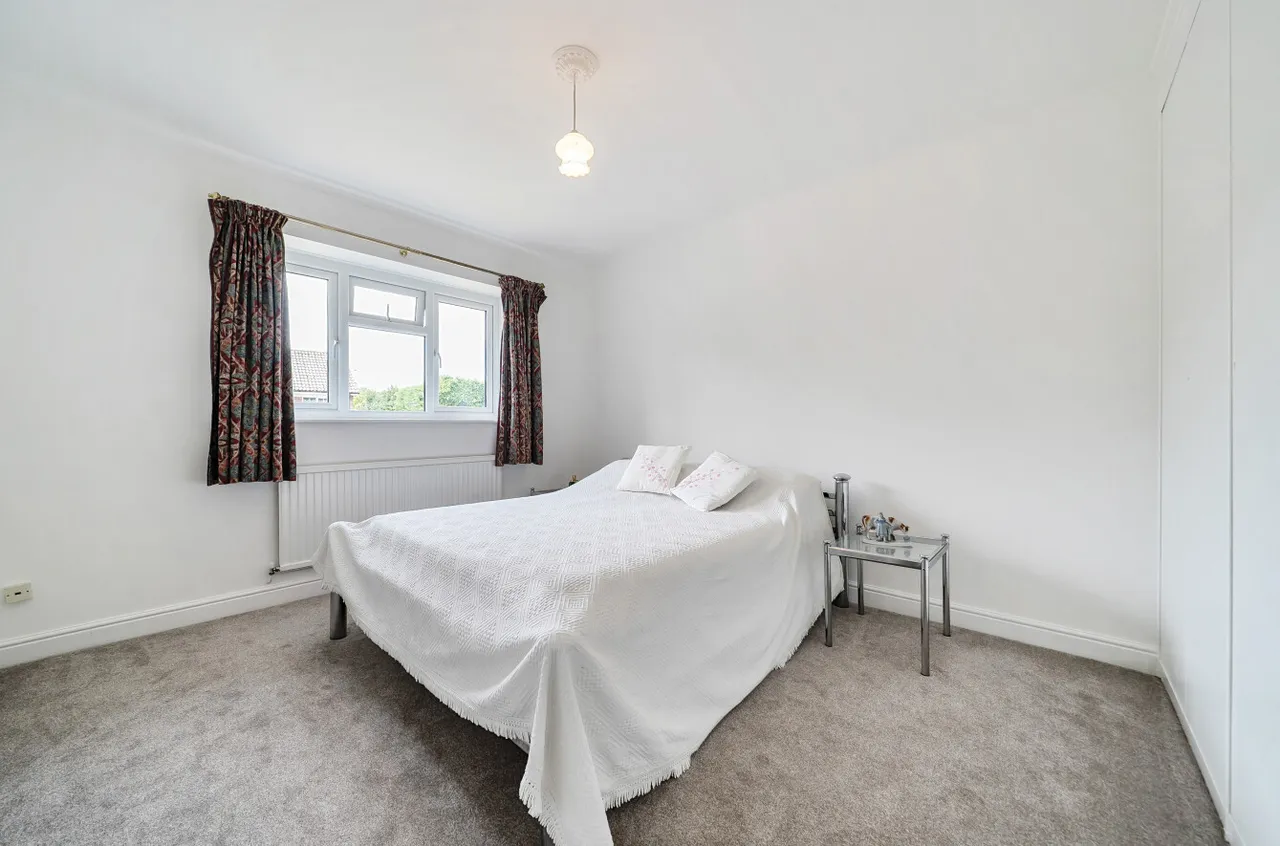Marshwood Road, Lightwater, Surrey, GU18 5QZ, photo 6