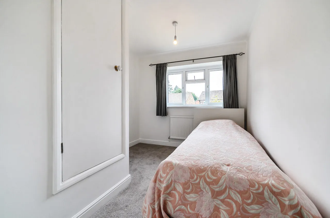 Marshwood Road, Lightwater, Surrey, GU18 5QZ, photo 7