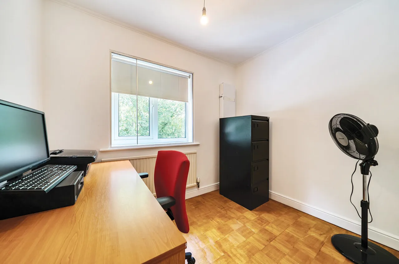 Marshwood Road, Lightwater, Surrey, GU18 5QZ, photo 11