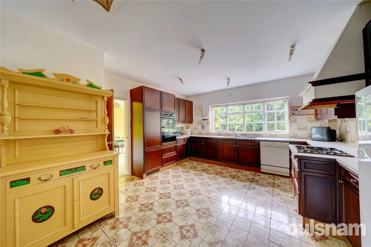 Hollyfield Drive, Barnt Green, Birmingham, Worcestershire, B45 8HP, photo 3
