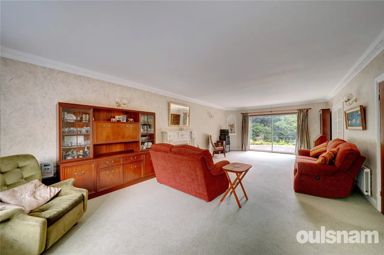 Hollyfield Drive, Barnt Green, Birmingham, Worcestershire, B45 8HP, photo 2