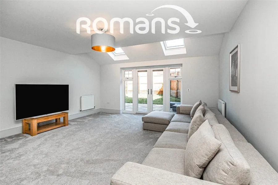 Featherfall Road, Crookham Village, GU51, photo 2