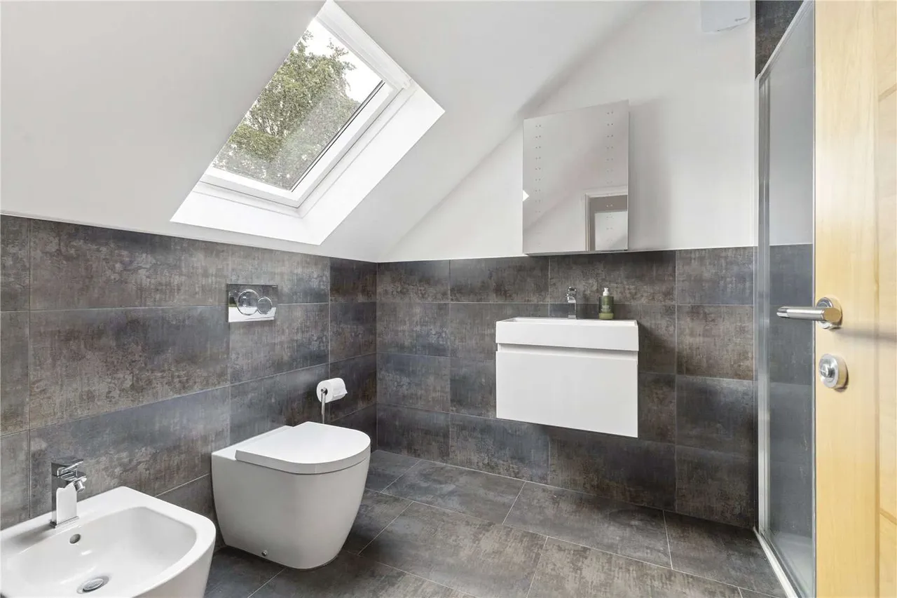 Chapel Road, Rowledge, Farnham, Surrey, GU10 4AP, photo 9