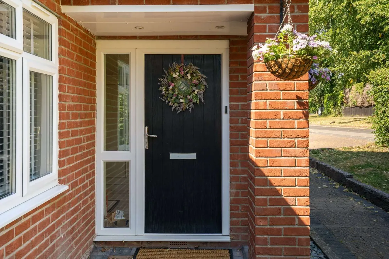 Chapel Road, Rowledge, Farnham, Surrey, GU10 4AP, photo 3