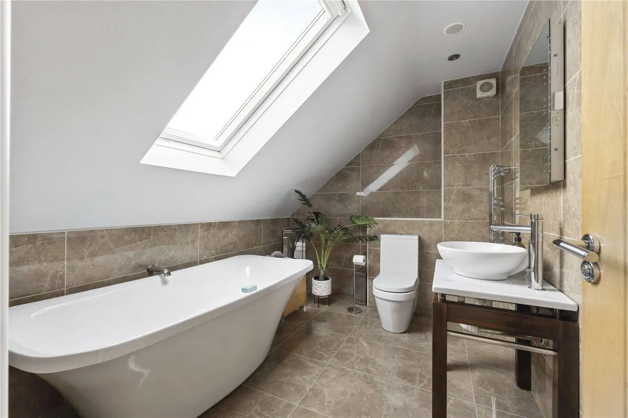 Chapel Road, Rowledge, Farnham, Surrey, GU10 4AP, photo 11
