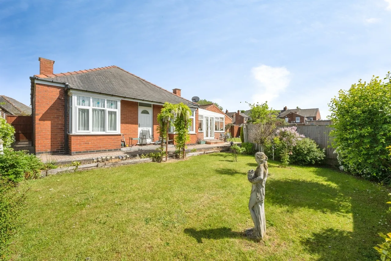3 bed house for sale — Alexandra Road, Bircotes, Doncaster