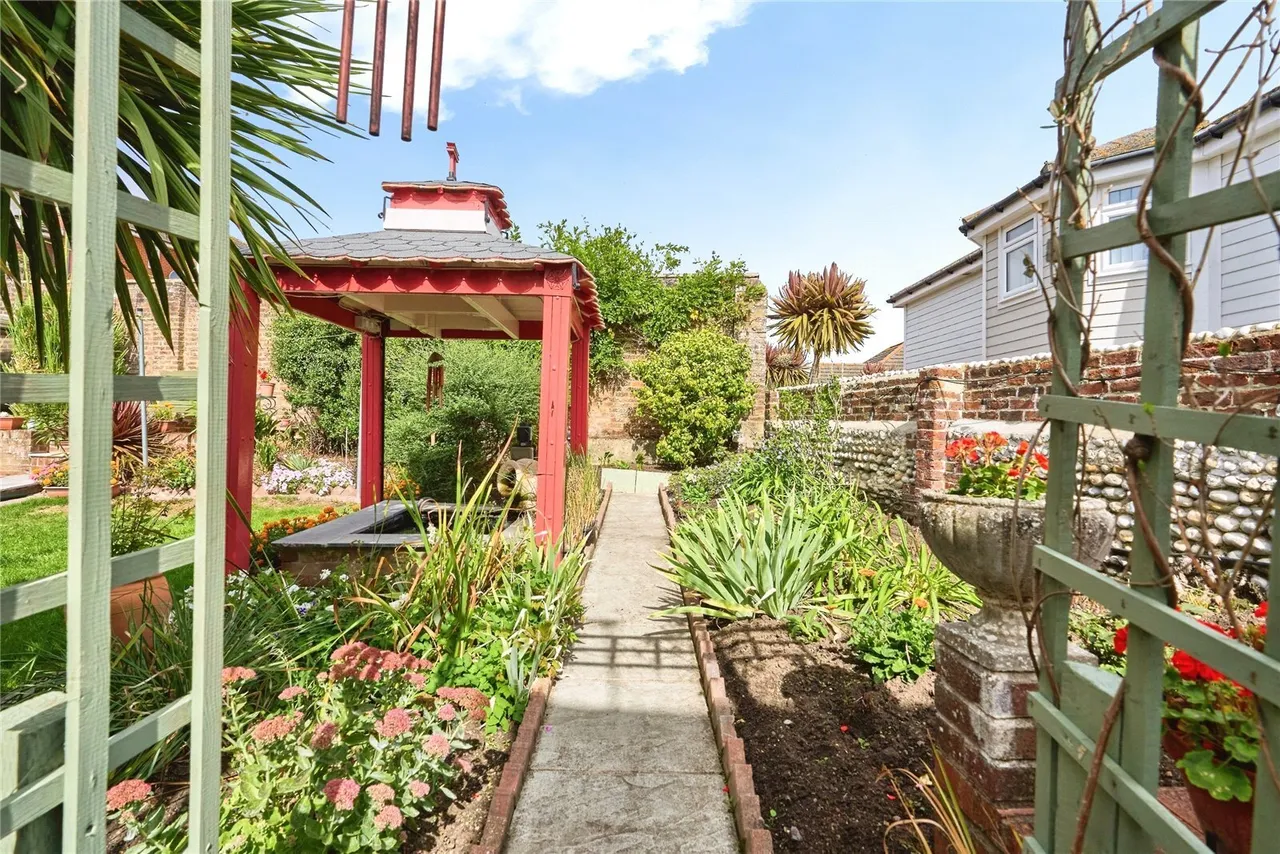 Station Avenue, Sandown, PO36, photo 28
