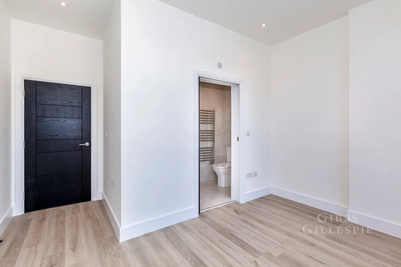 High Street, Uxbridge Fees Apply, UB8, photo 4