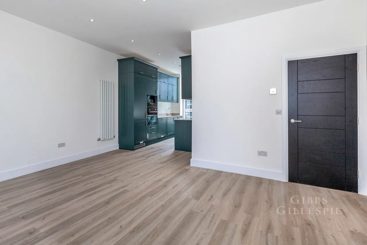 High Street, Uxbridge Fees Apply, UB8, photo 2