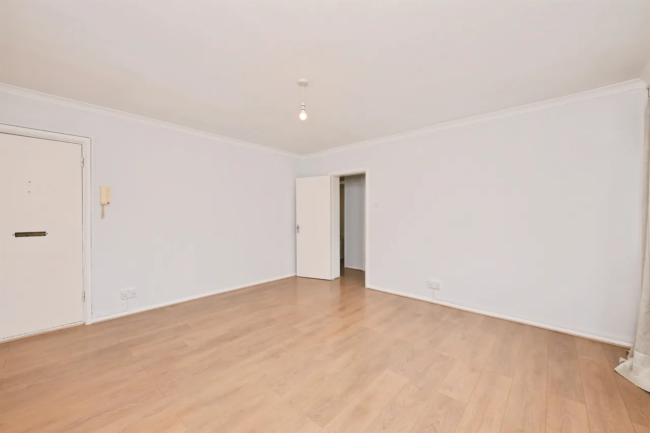 High Road, Broxbourne, photo 5