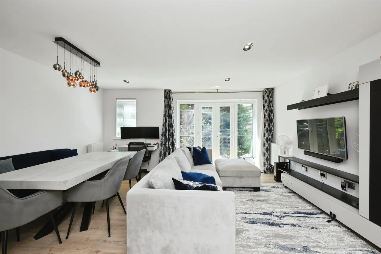 High Road, Broxbourne, photo 12