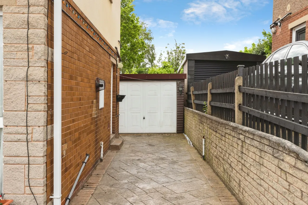 Healey Wood Road, Brighouse, photo 4
