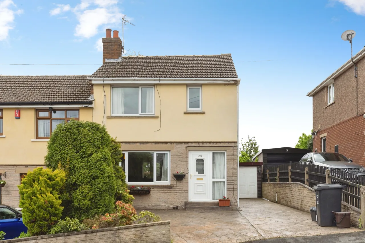 2 bed house for sale — Healey Wood Road, Brighouse