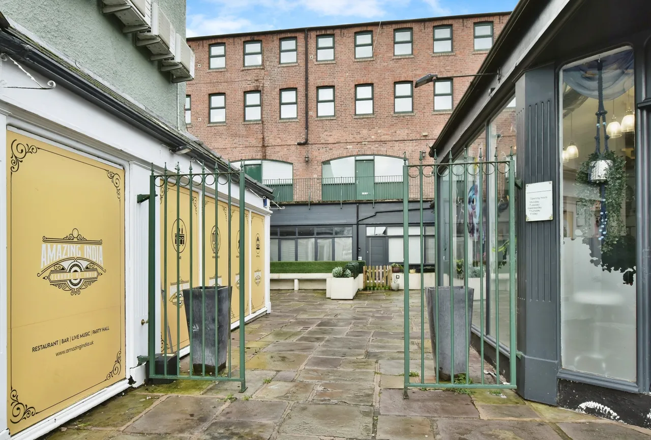 2 bed flat for sale — Pickford Street, Macclesfield