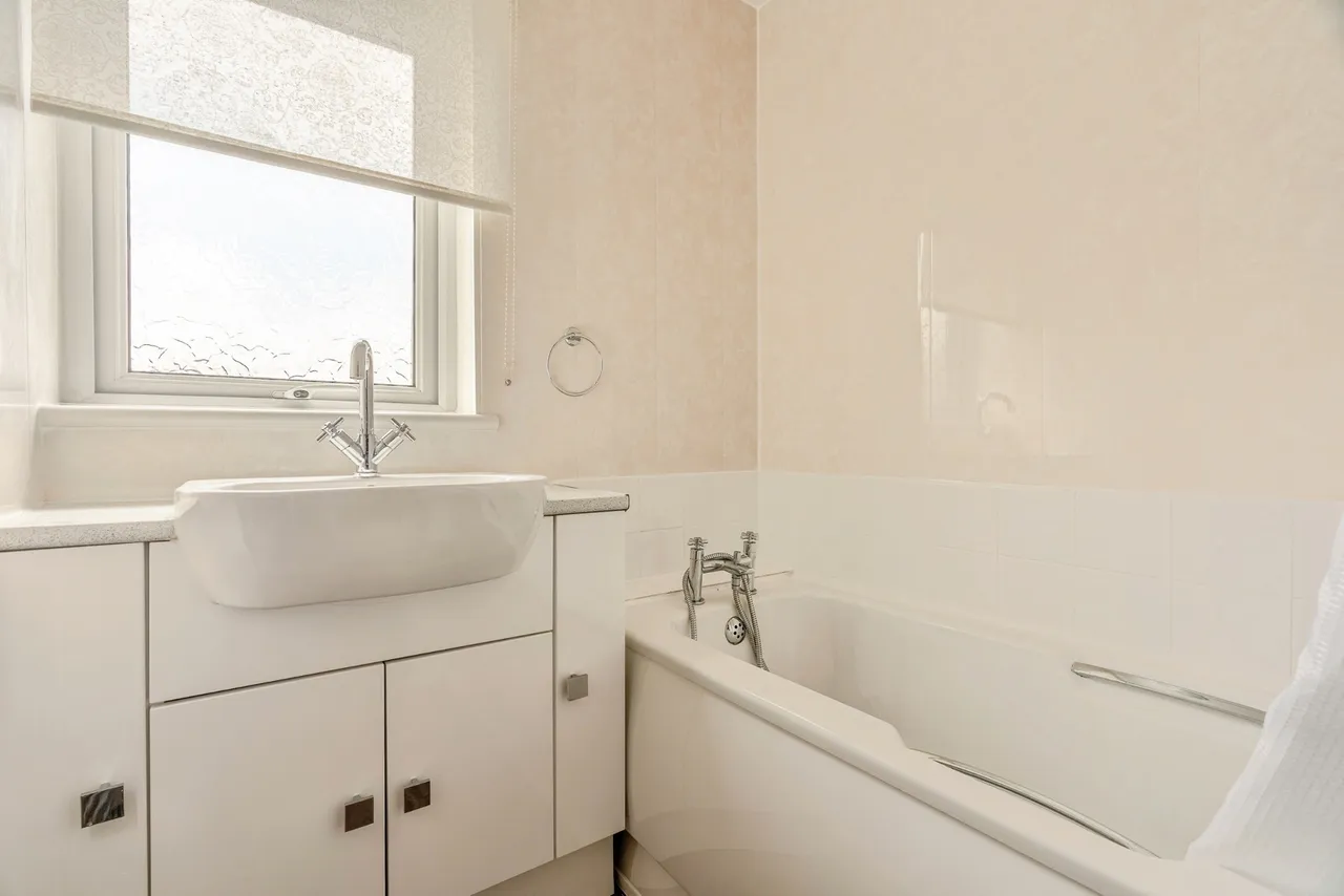 Carholme Avenue, Burnley, Lancashire, BB10, photo 7
