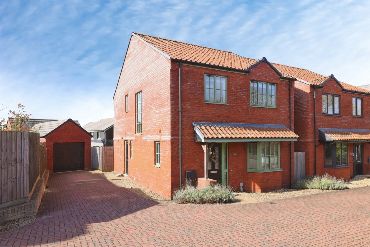 4 bed house for sale — Britannia Drive, Calne