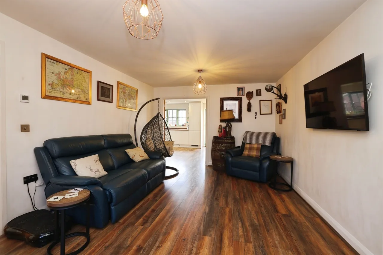 Britannia Drive, Calne, photo 4