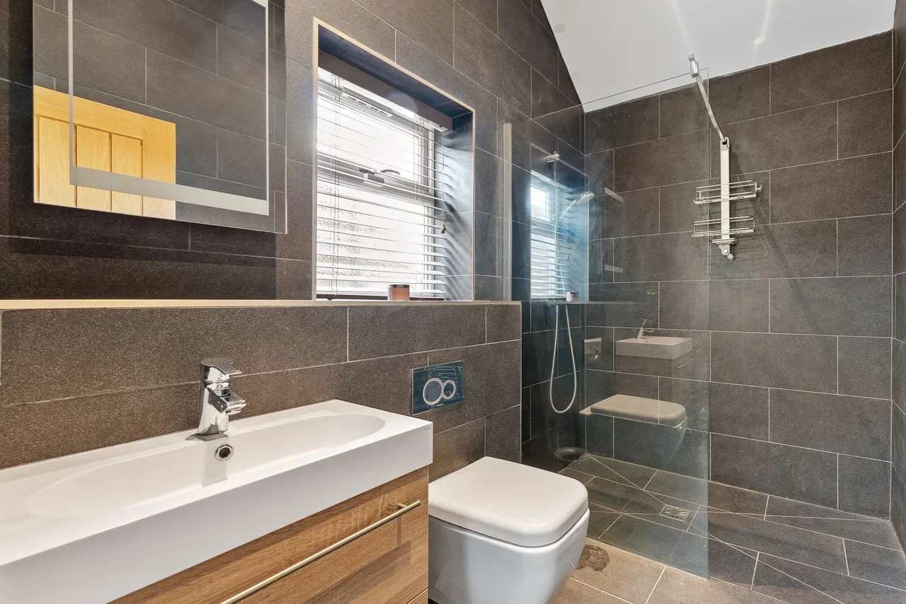 Lakeside Road, Lymm, photo 37