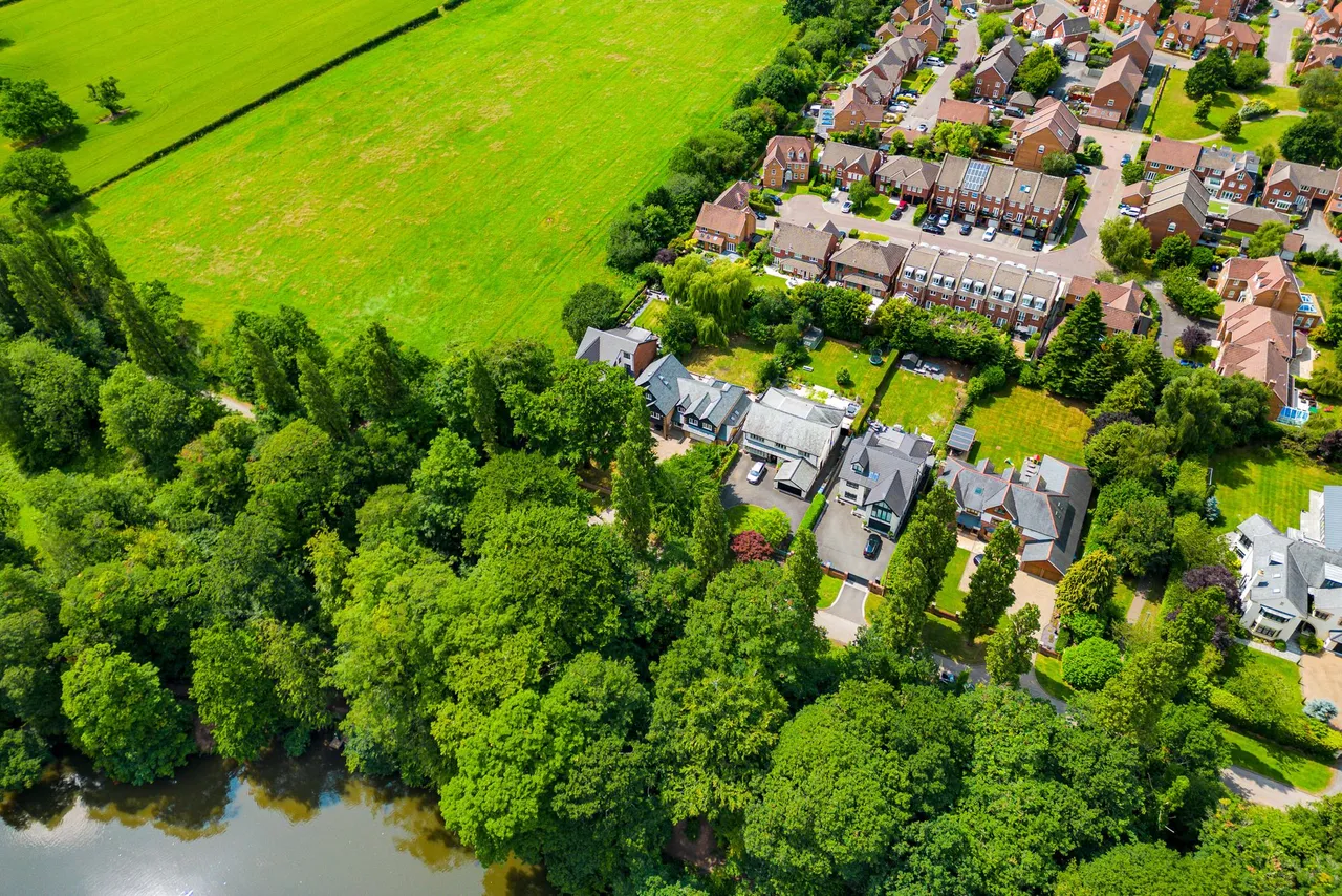 Lakeside Road, Lymm, photo 47