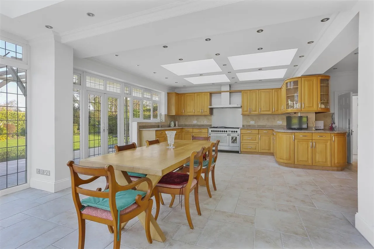 Downs Side, South Cheam, SM2 7EQ, photo 18