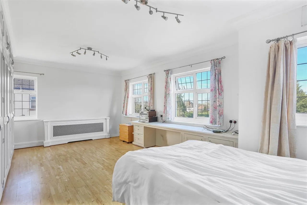 Downs Side, South Cheam, SM2 7EQ, photo 45