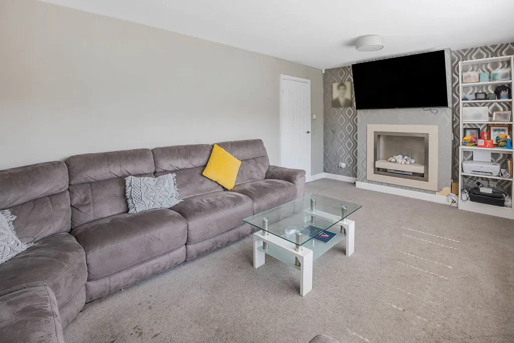 Bates Close, Rochdale OL11 2TU, photo 3