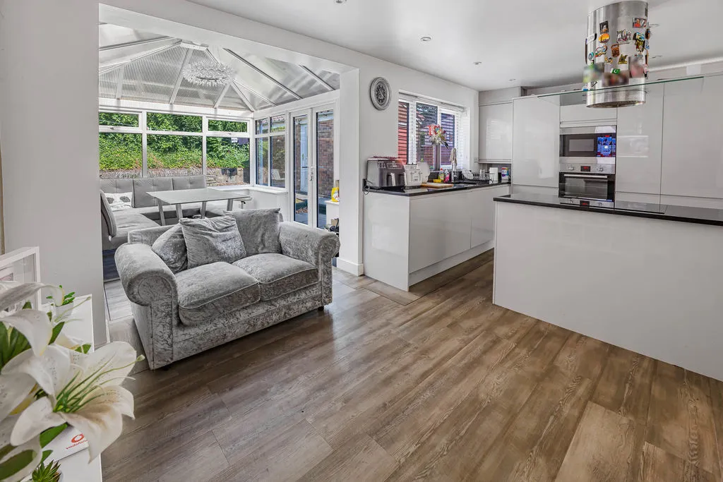 Bates Close, Rochdale OL11 2TU, photo 5