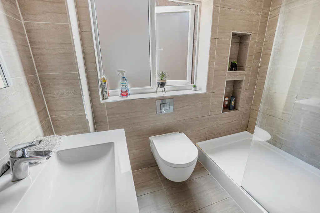 Bates Close, Rochdale OL11 2TU, photo 16