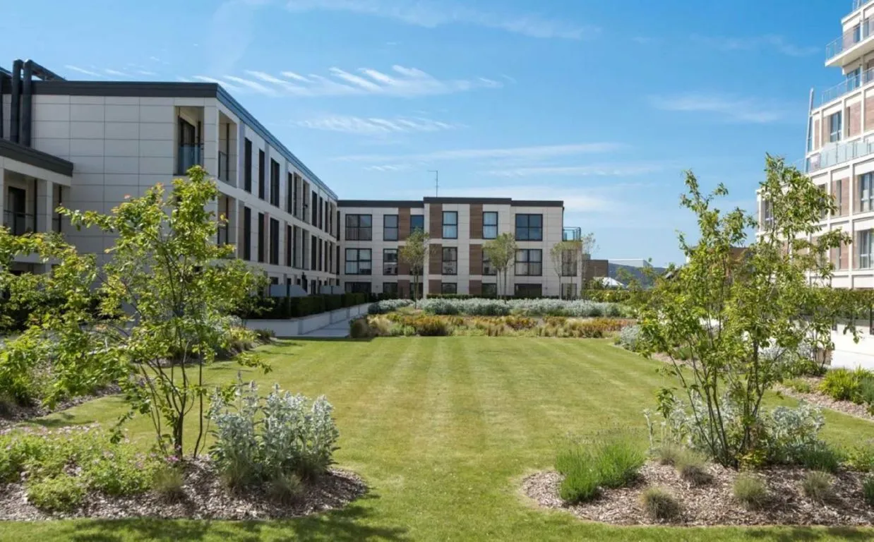 Down Hall Road, KT2, photo 8