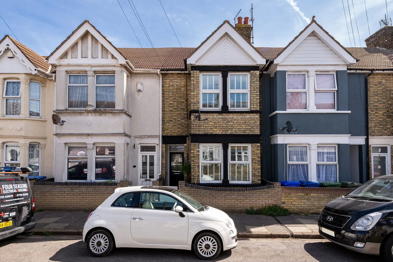 3 bed house for sale, Galway Road, Sheerness, ME12