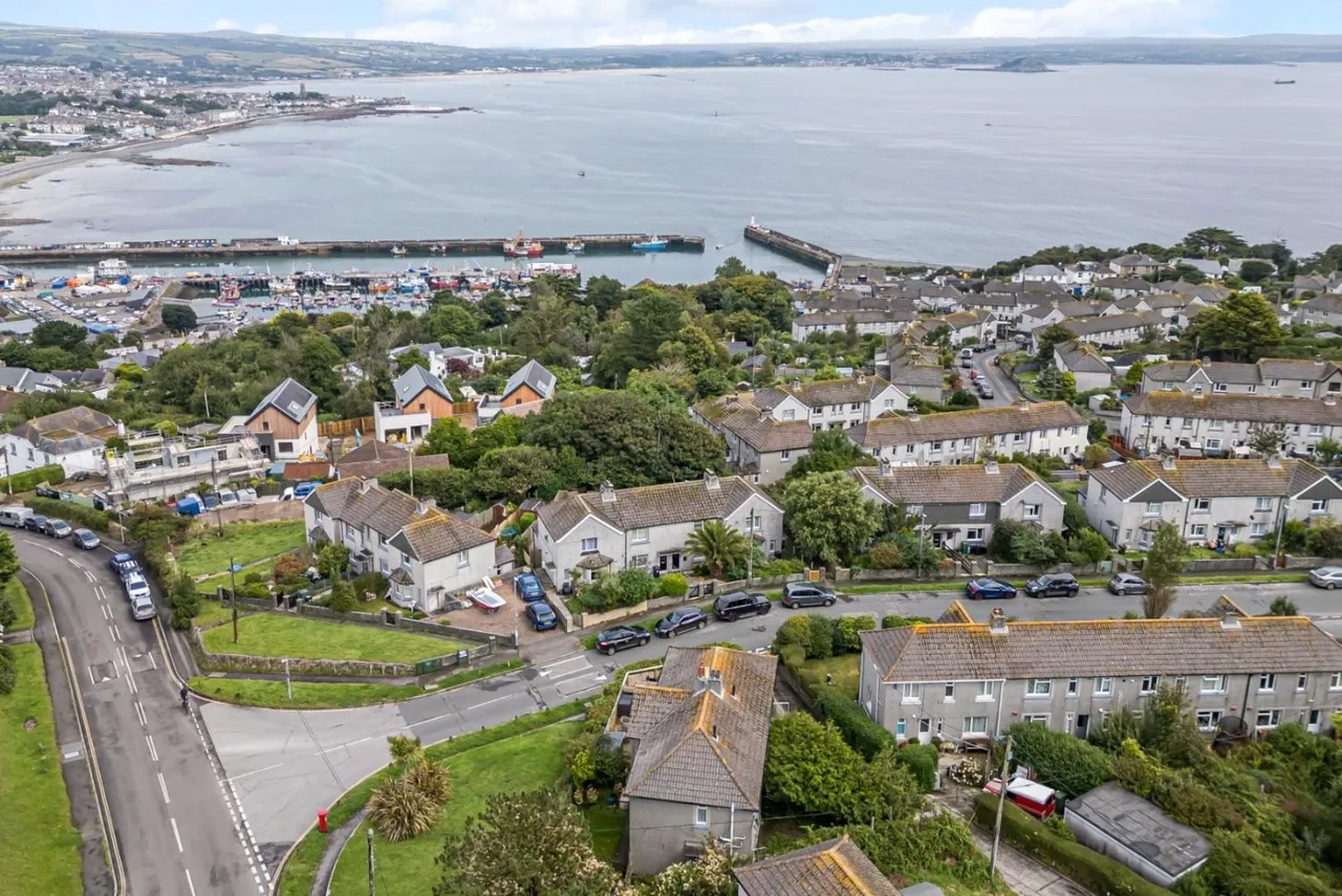Chywoone Avenue, Newlyn, TR18, photo 17