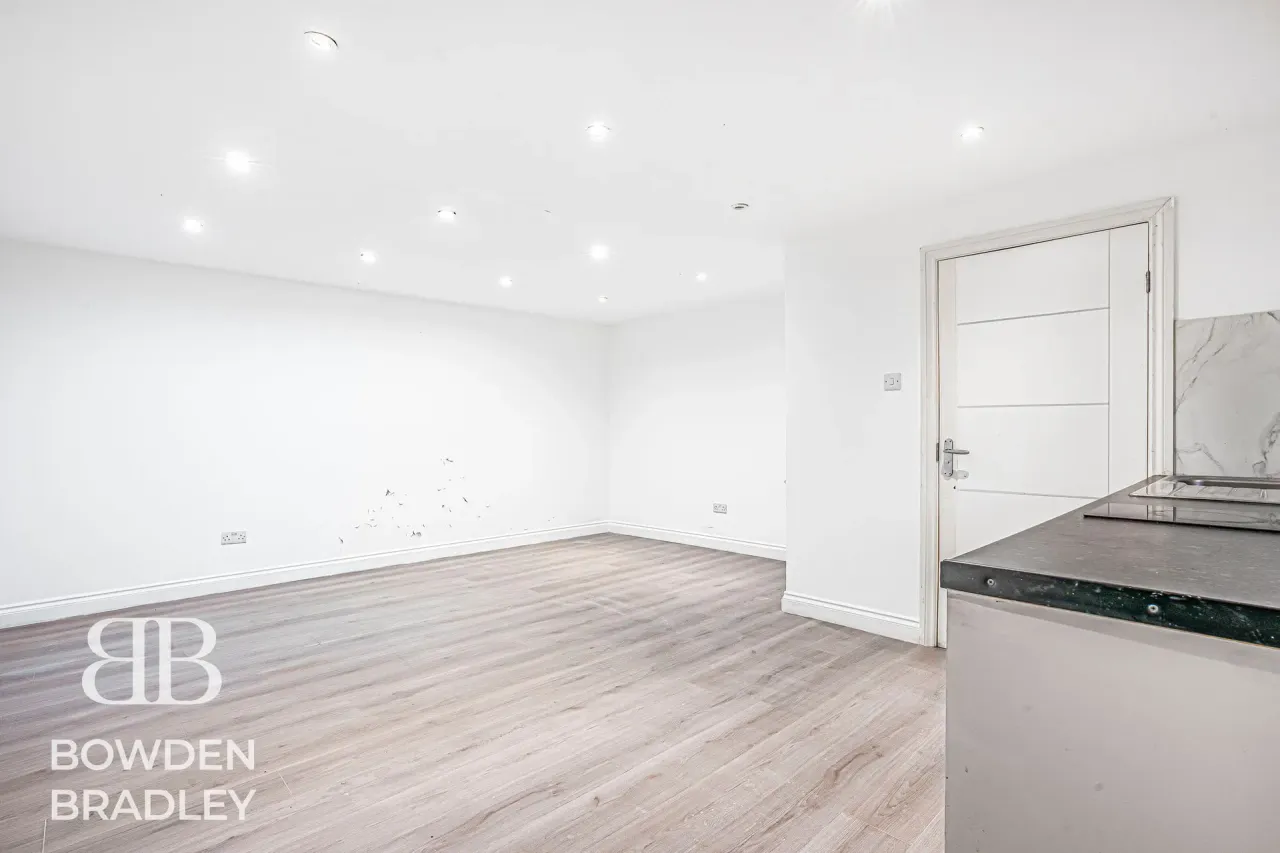 New North Road, Hainault, IG6, photo 45