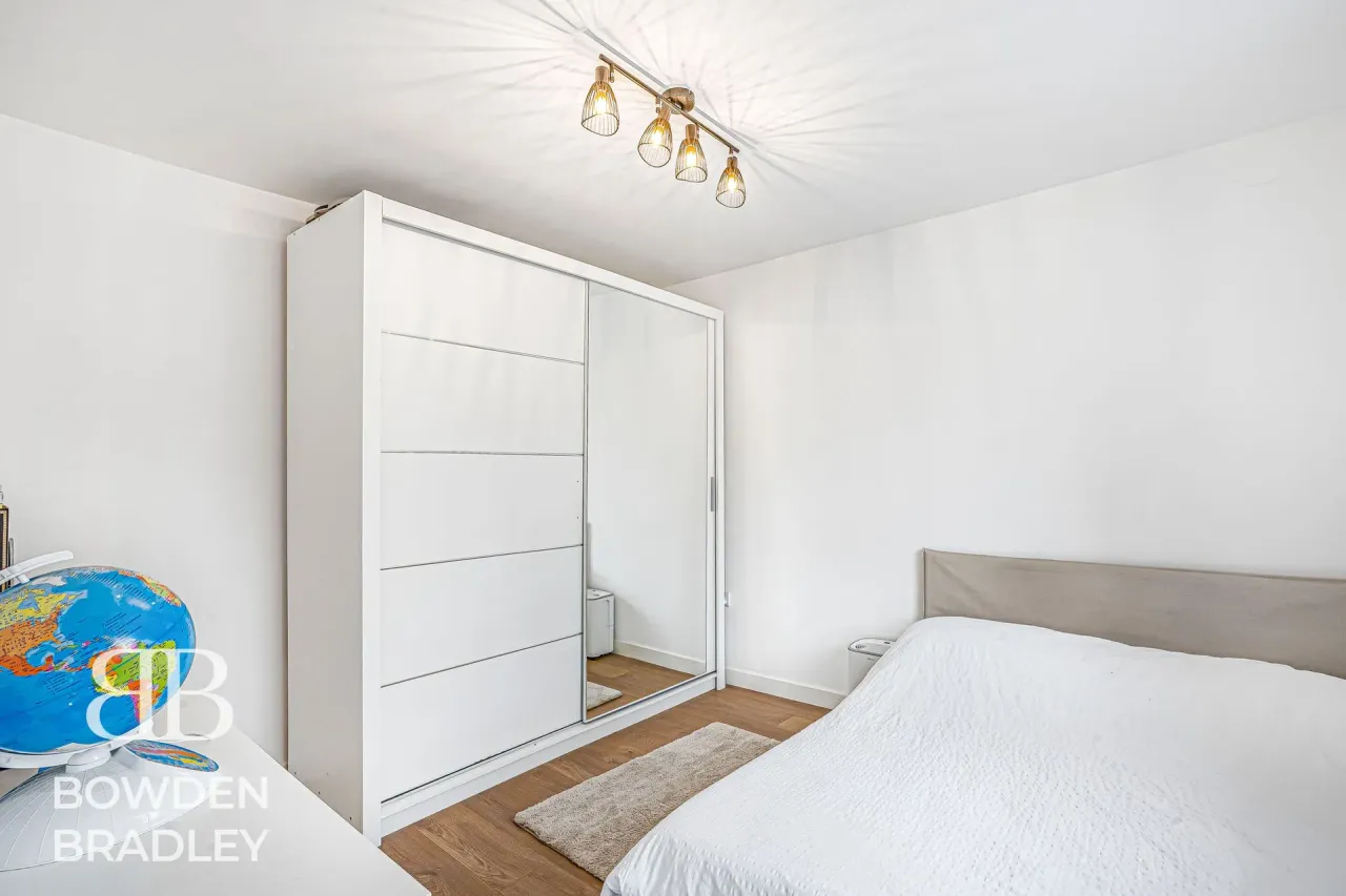 New North Road, Hainault, IG6, photo 38