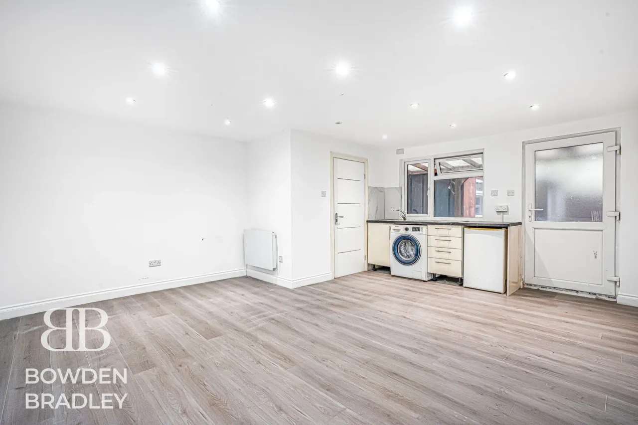 New North Road, Hainault, IG6, photo 47