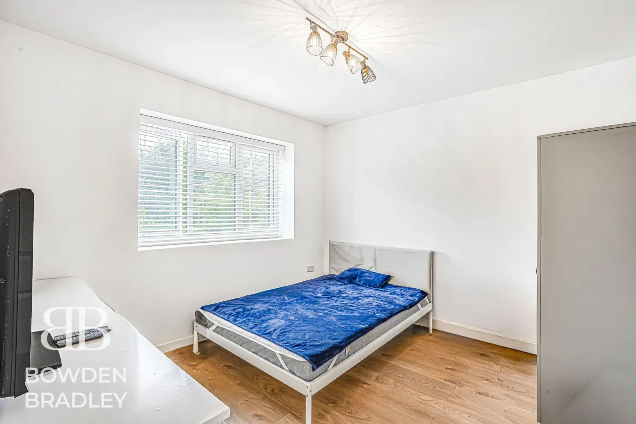 New North Road, Hainault, IG6, photo 39