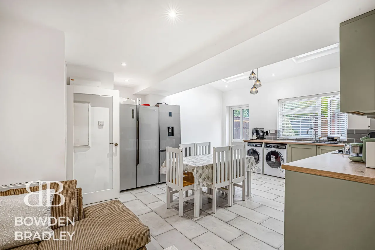 New North Road, Hainault, IG6, photo 3