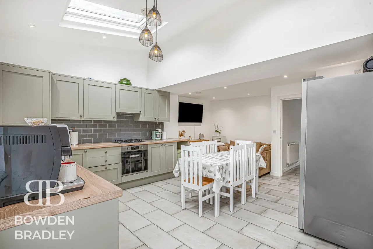 New North Road, Hainault, IG6, photo 6
