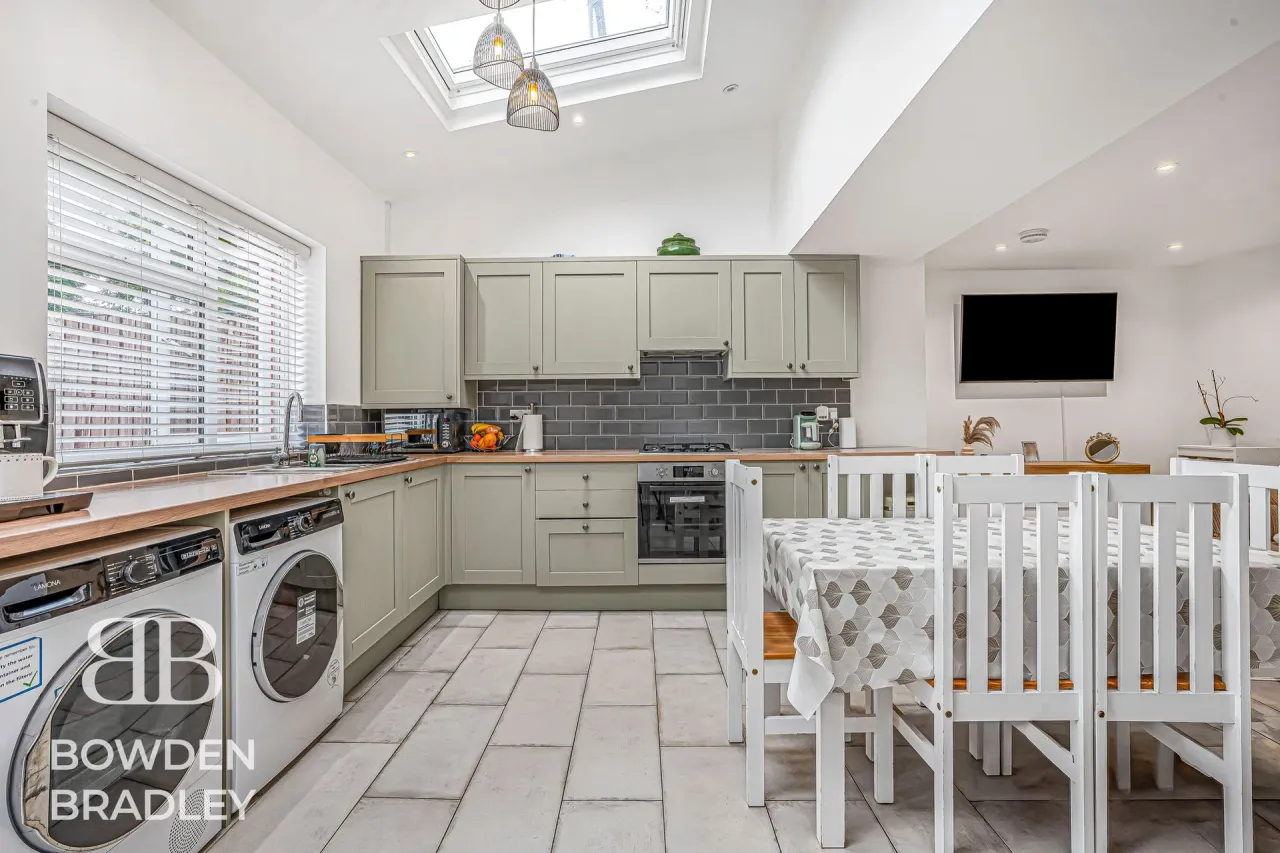 New North Road, Hainault, IG6, photo 7