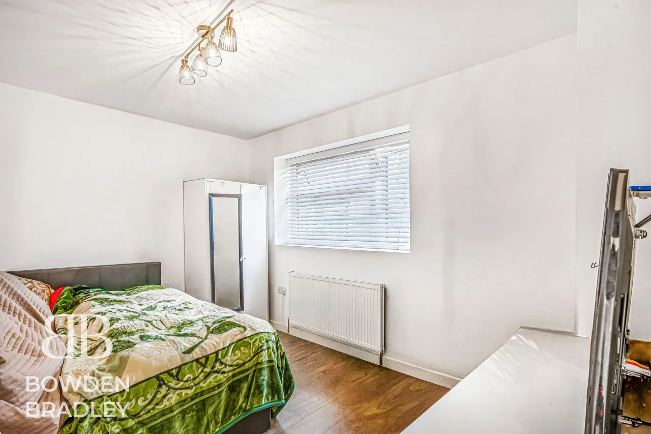 New North Road, Hainault, IG6, photo 40