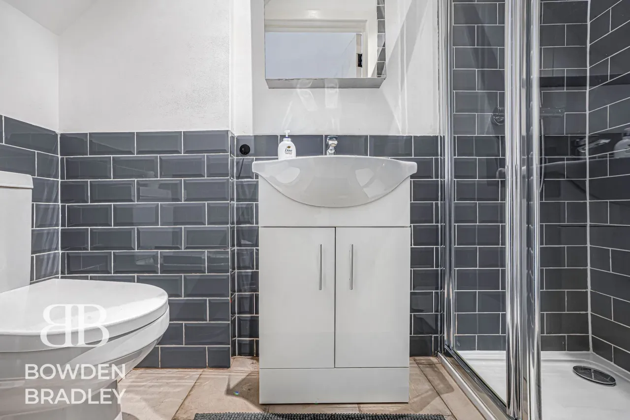 New North Road, Hainault, IG6, photo 35