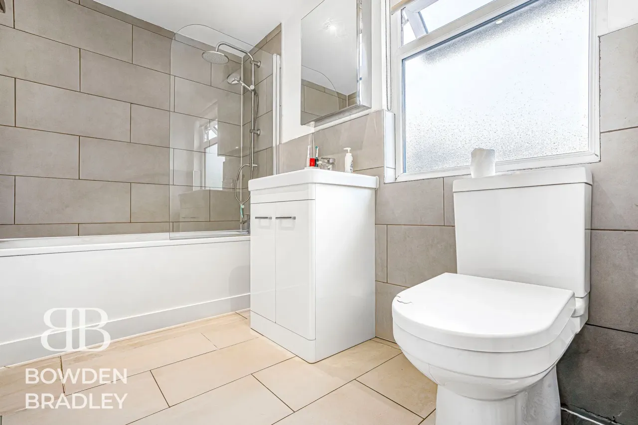 New North Road, Hainault, IG6, photo 17
