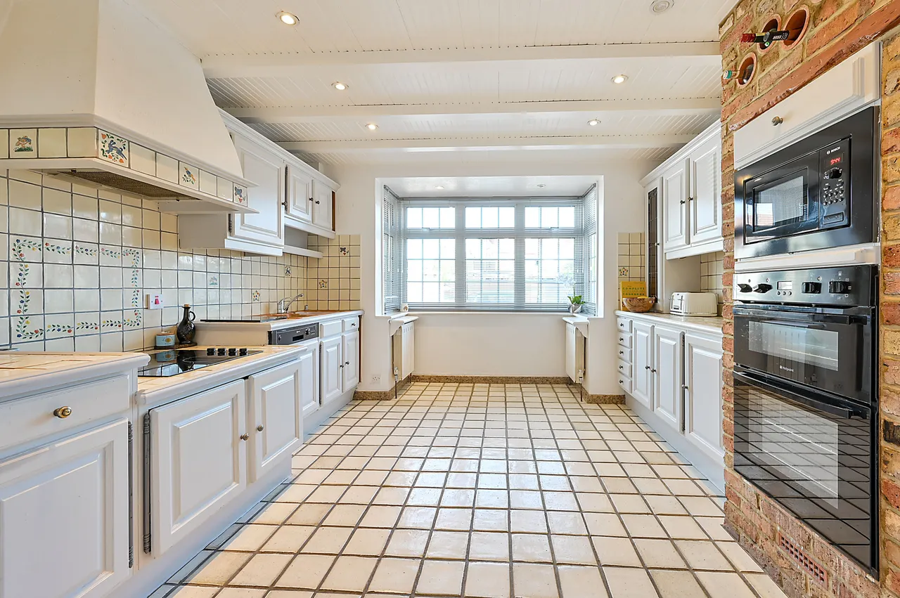 6 Burton Gardens, Hounslow, photo 4